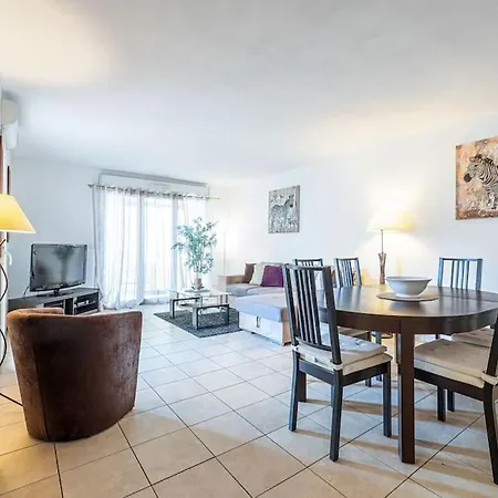 Apartamento Central And Stylish 2 Bed Apt With Parking