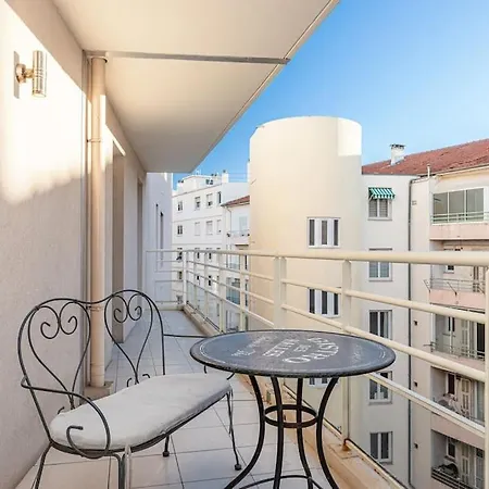 Apartamento Central And Stylish 2 Bed Apt With Parking