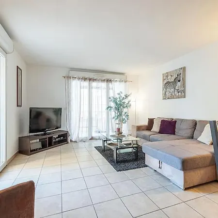 Central And Stylish 2 Bed Apt With Parking Apartmán