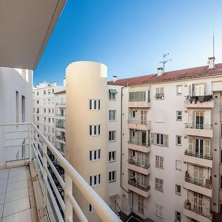 Central And Stylish 2 Bed Apt With Parking * 앙티브