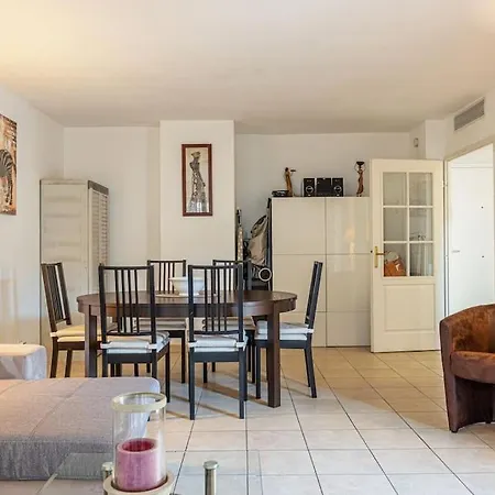 Apartmán Central And Stylish 2 Bed Apt With Parking *