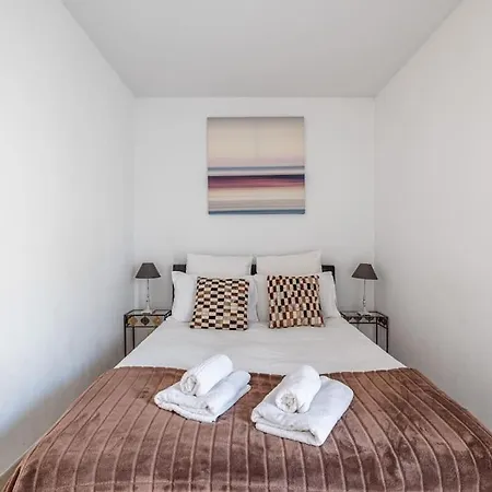 아파트 Central And Stylish 2 Bed Apt With Parking 앙티브