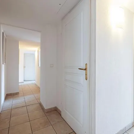 Central And Stylish 2 Bed Apt With Parking Apartmán