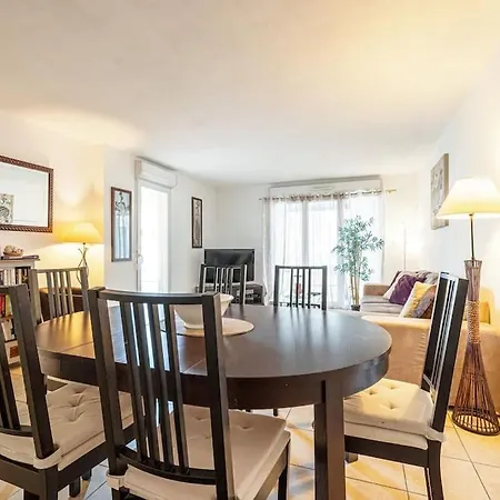 아파트 Central And Stylish 2 Bed Apt With Parking *
