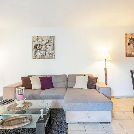 Central And Stylish 2 Bed Apt With Parking 앙티브