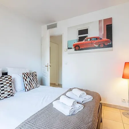 아파트 Central And Stylish 2 Bed Apt With Parking